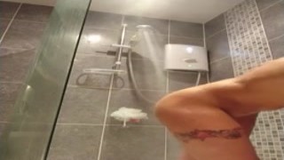 LouLou Petite – Join Me in the Shower